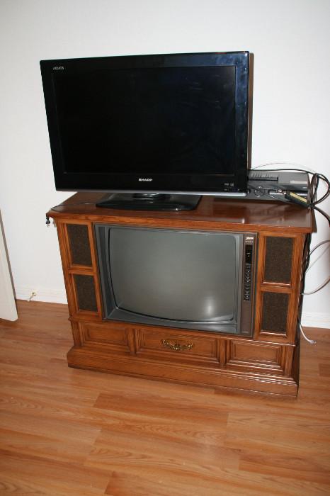 Sony flat screen TV & Vintage TV Cabinet 