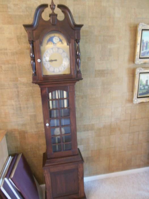 Bulova Grandmother Clock. Mahogany Case.Not working