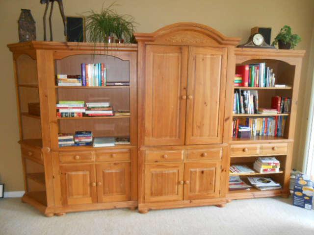 Broyhill Wall Unit for shelving and entertainment. 4 piece unit