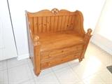 entry way chest Seat in Pine, nice condition