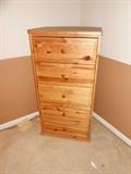 pine chest of drawers, nice newer condition