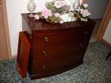 mahagony chest