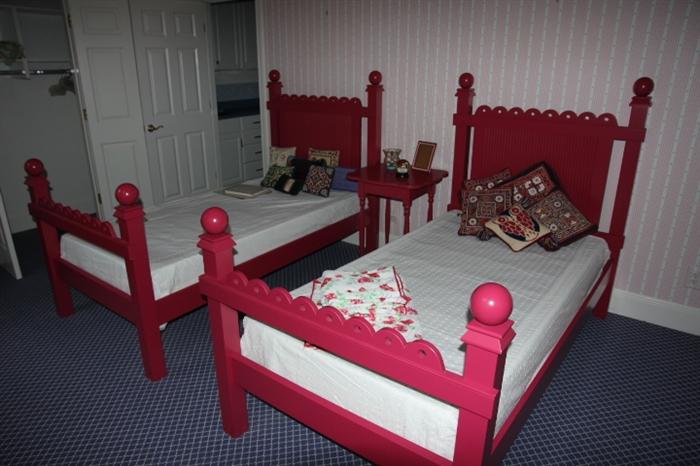 Maine Cottage "Lizzie" beds, used a handful of times.
