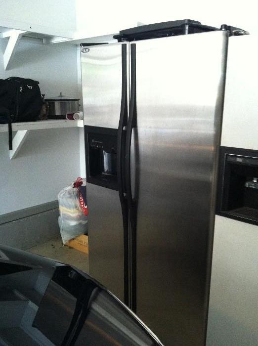 GE profile performance side-by-side fridge/freezer