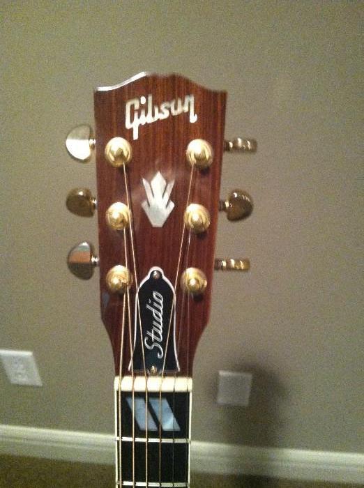Gibson Studio guitar with Gibson case