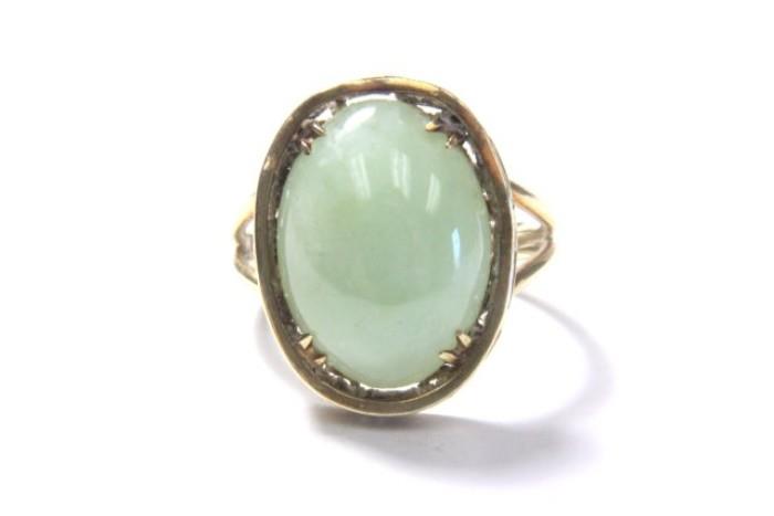 Lot #126- Ladies oval jade ring