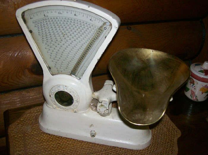 White Computing Scale with brass tray