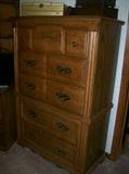 BROYHILL CHEST OF DRAWERS