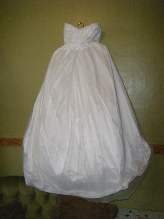 Vera Wang size 4 wedding dress