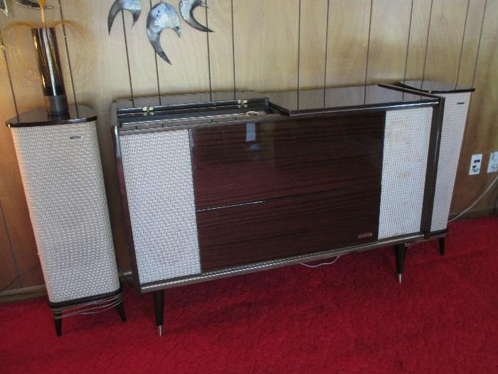 Vintage Grundig KS-440 (Stereo Konertschrank) with a pair of HI-FI Raumklangbox 4A speakers