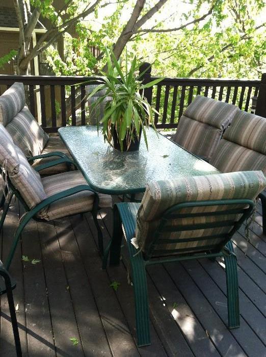 Outdoor table with 6 chairs