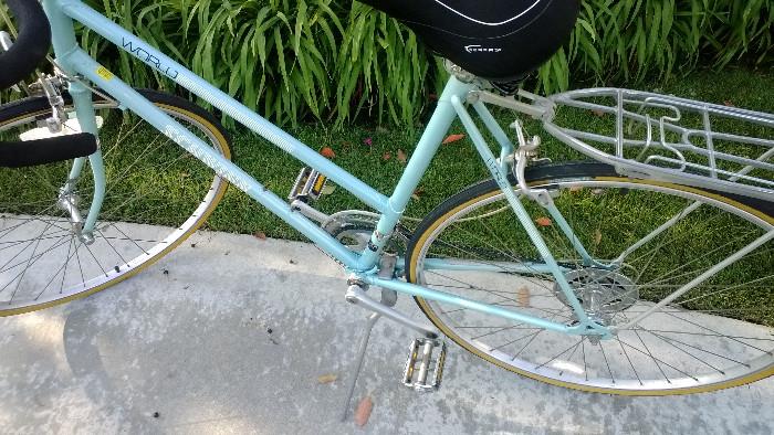 Vintage 27" women's bike "World " by Schwinn. Totally restored with new cushioned set & cover 
