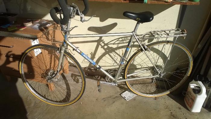 Vintage Raleigh bike, needs tires