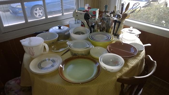 Vintage Sunbeam mixer with bowls and accesories, Fire-King Bowls, Pyrex bowls, Corning ware