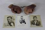 SUGAR RAY ROBINSON BOXING GLOVES AUTOGRAPH 