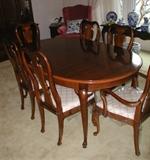 Thomasville Table with 6 chairs