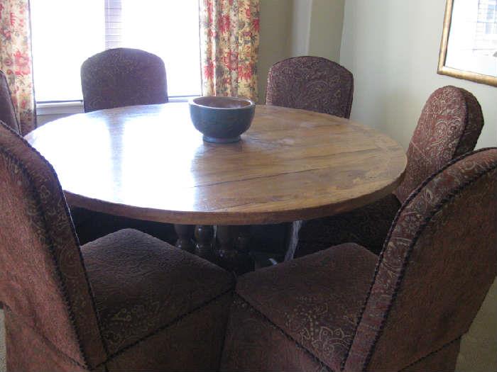Dining table with 6 upholstered chairs