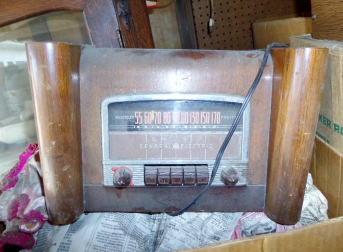 vintage 19540's wood radio