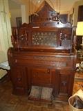 W. W. Kimball Antique Pump Organ that really works