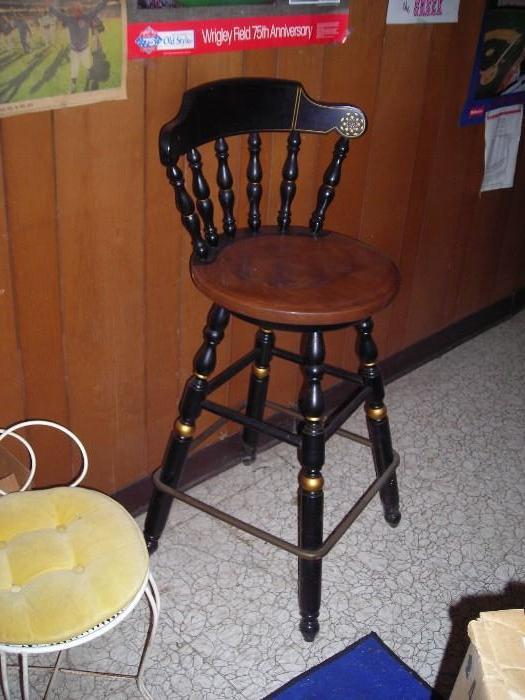 there are 5 of these bar stools and a nice yellow vanity stool
