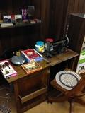ANTIQUE FRANKLIN SEWING MACHINE