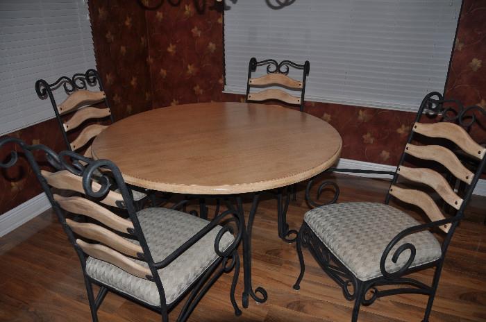 Dining Table / 4 chairs