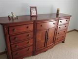Bedroom set: Matching dresser, nightstand, bedframe