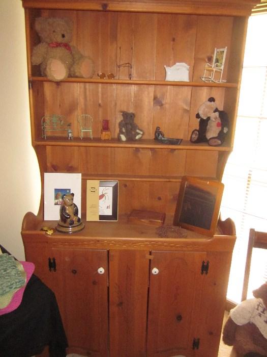 Pine Hutch, primitive cabinet