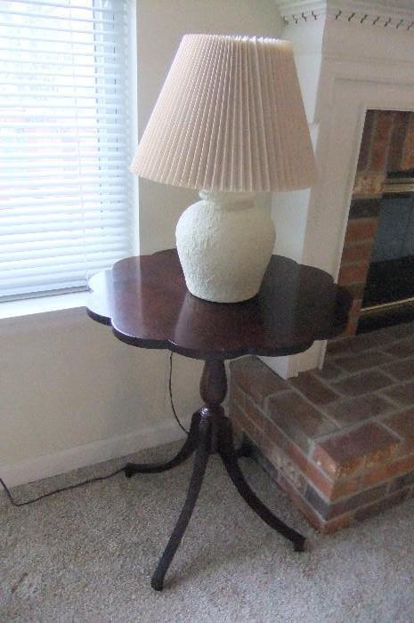 Nice Side Table & Lamp