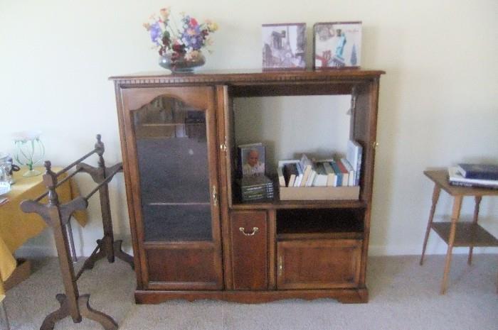 Entertainment Cabinet, Quilt Rack, Small Table