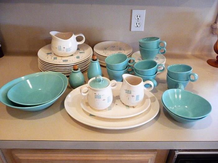 ATOMIC - RETRO - MID CENTURY METLOX VERNON WARE HEAVENLY DAYS ~ SERVICE for 8 with SERVING &  ACCESSORY PIECES