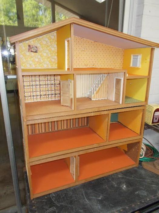 Doll House - 3 or 4 stories - belonged to daughter - 1960's