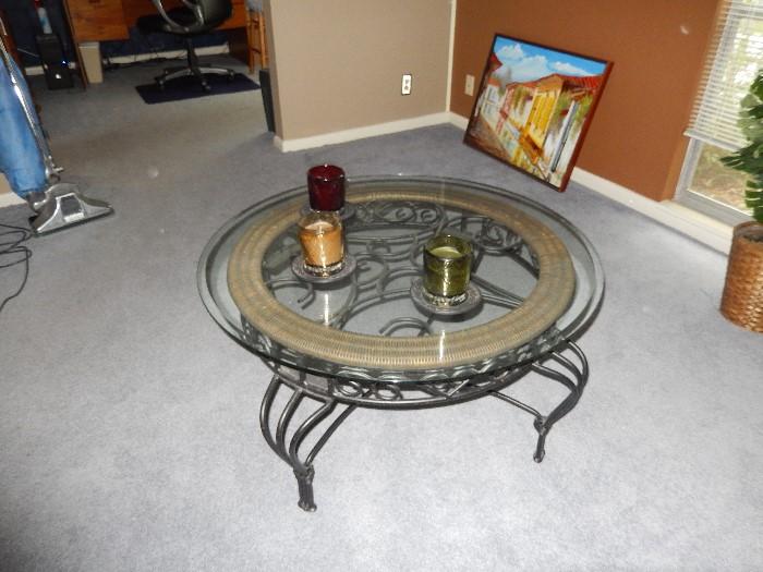 COFFEE TABLE TO MATCH LAMP STANDS