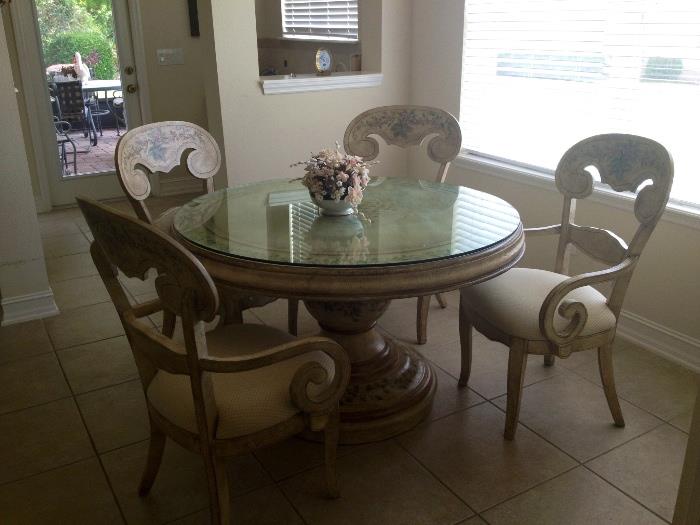KITCHEN/DINING ROOM TABLE/4 CHAIRS