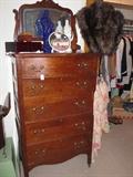 Antiques oak chest of drawers