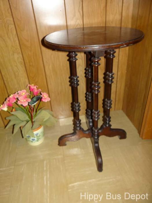 Vintage Oval Mahogany End Table

