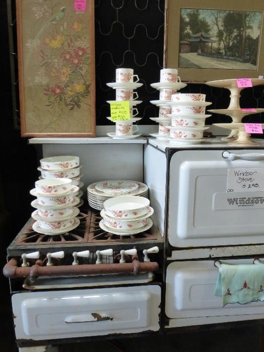 Vintage stove on sale - now $185