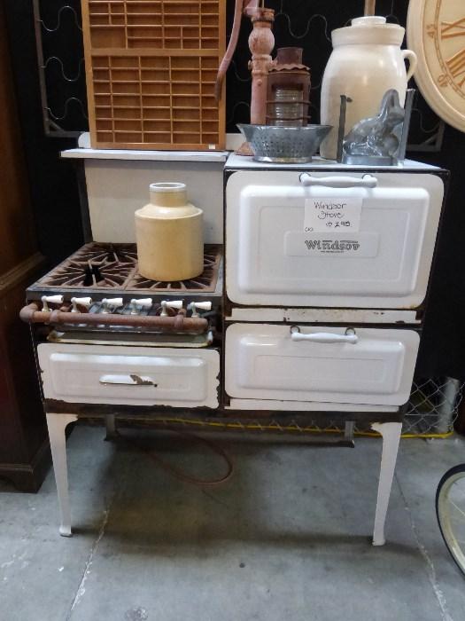 Vintage stove on sale - now $125