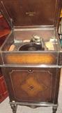 Early 1900's Sonora Victrola in great shape. Plays good