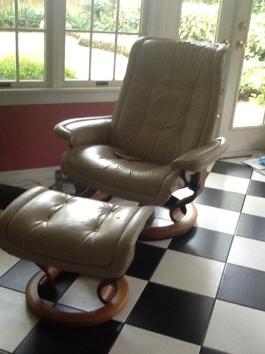 Leather recline ergo chair with ottoman
