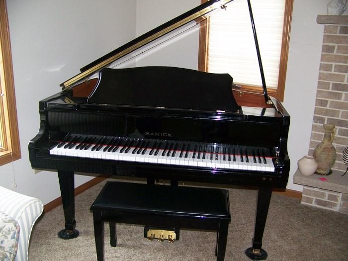 Baby Grand "Samick" Piano  Black Lacquer -Mint Condition