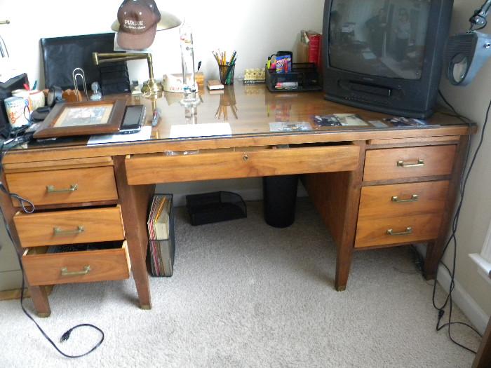 Solid Wood Antique/Vintage Desk