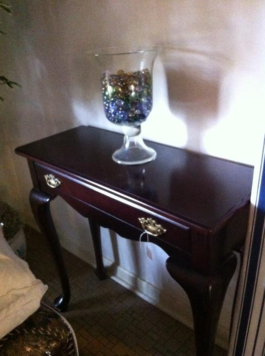                           entry table with one drawer 
