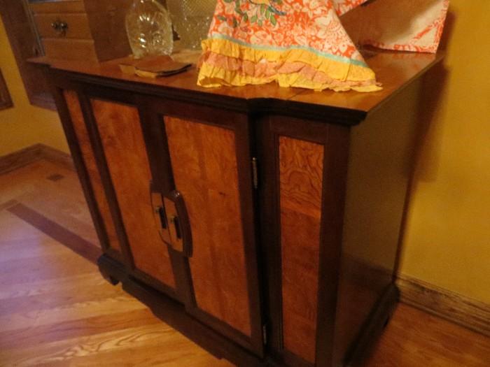 formal bar server/buffet-top opens to the sides