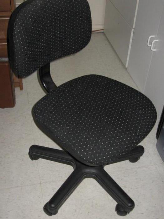 fabric lack office chair no rips or tears