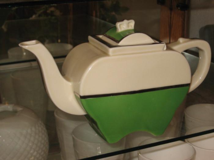1933 antique tea pitcher excellent condition no chips or cracks