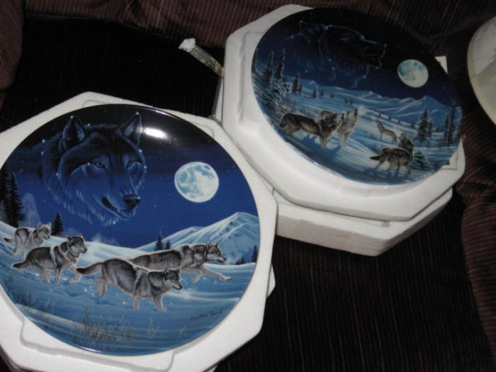 4 wall hanging wolf plates with certificates 'Sentimentals of the Sky' collection