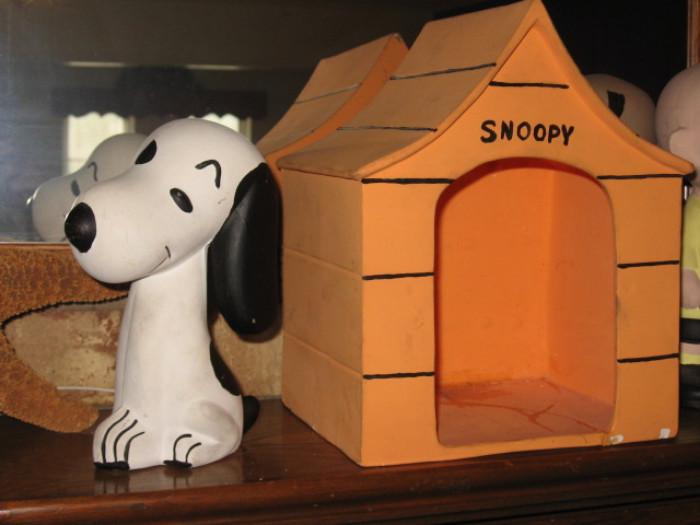 vintage Snoopy ceramic collection: Snoopy and doghouse