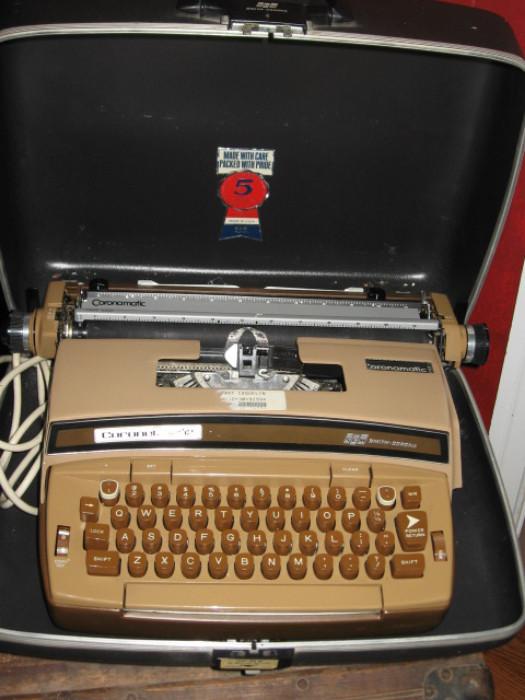 Smith Corona super 12 electric typewriter with hard case