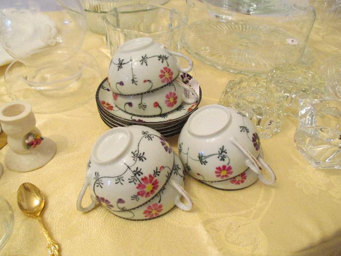 Vintage  tea cups and saucers
